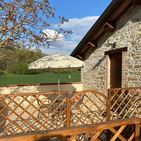 Domus Laetitiae Santa Croce Farm stay *