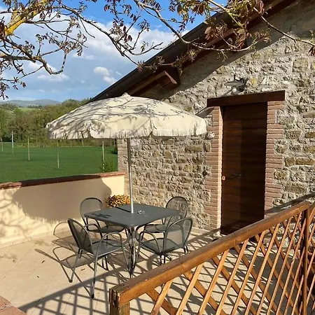 Domus Laetitiae Santa Croce Farm stay *