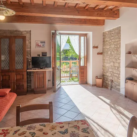 Domus Laetitiae Santa Croce Farm stay