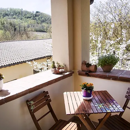 Domus Laetitiae Santa Croce Farm stay *